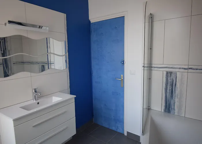 ベッド・アンド・ブレックファスト Art