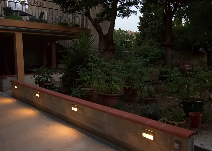 ベッド・アンド・ブレックファスト Art