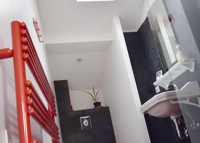 ベッド・アンド・ブレックファスト Art 3*