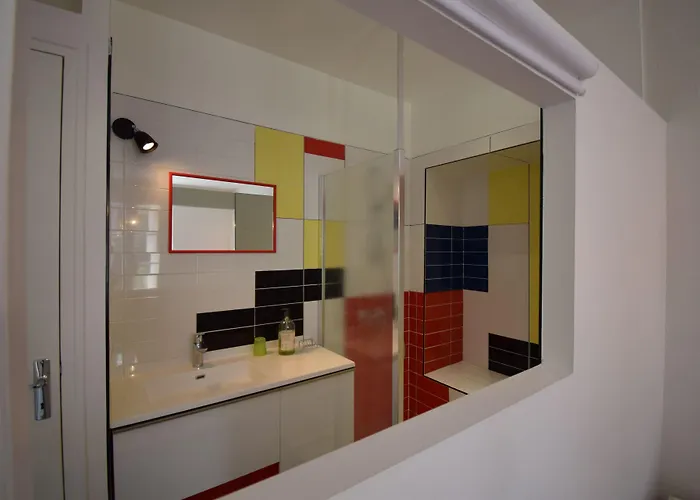 ベッド・アンド・ブレックファスト Art