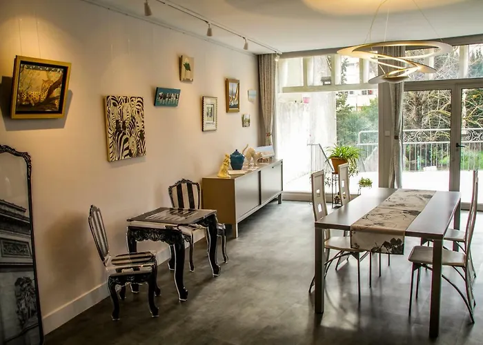 Art ベッド・アンド・ブレックファスト 3*